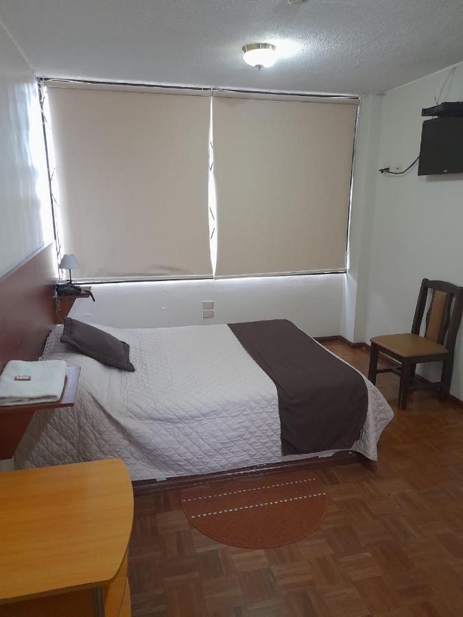 Hotel Bacastell Quito Esterno foto