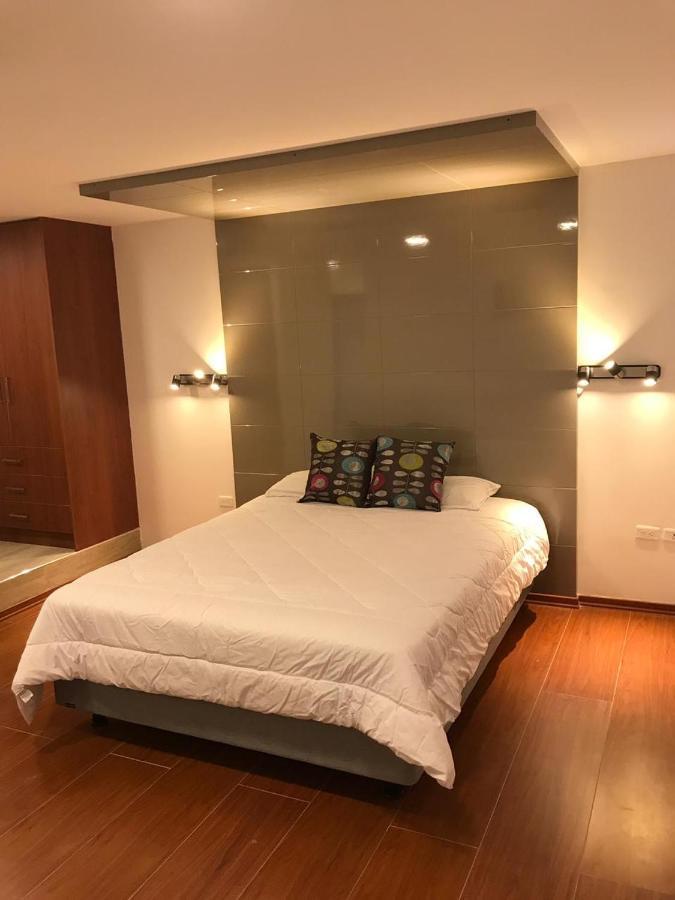 Hotel Bacastell Quito Esterno foto