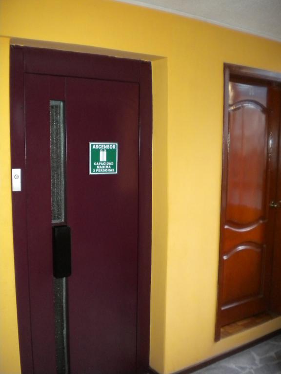 Hotel Bacastell Quito Esterno foto