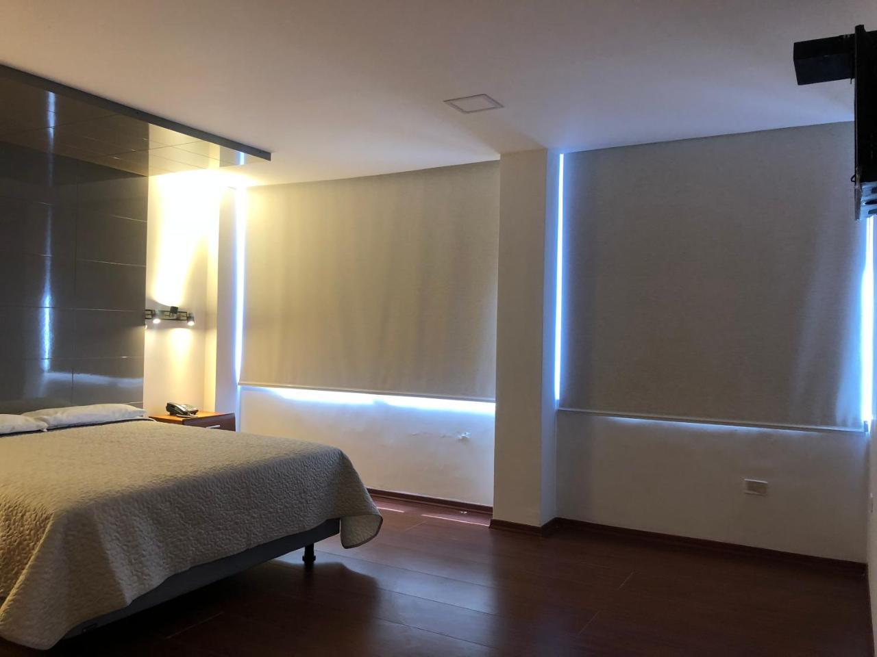 Hotel Bacastell Quito Esterno foto