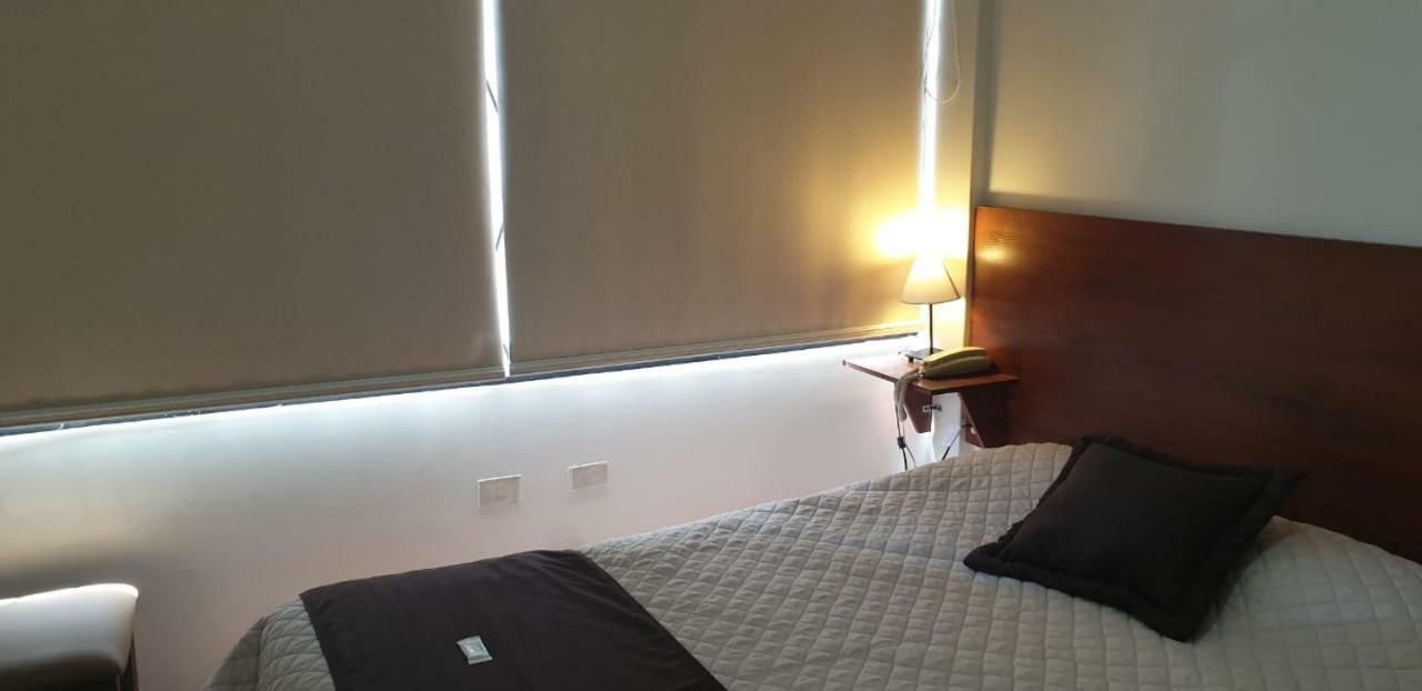Hotel Bacastell Quito Esterno foto